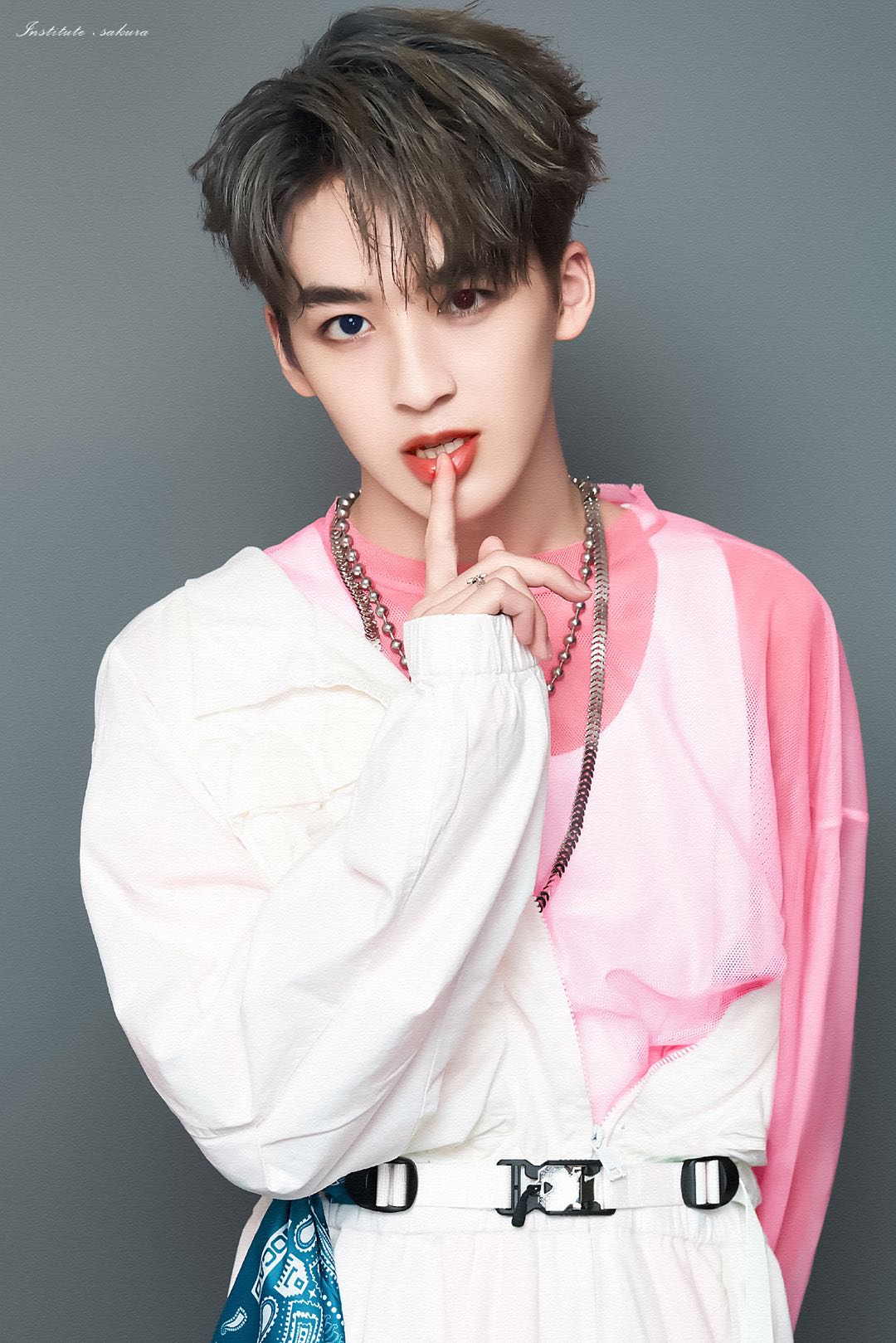 王艺瑾摔倒谁的锅?粉丝:我们没错,r1se何洛洛应该自责!