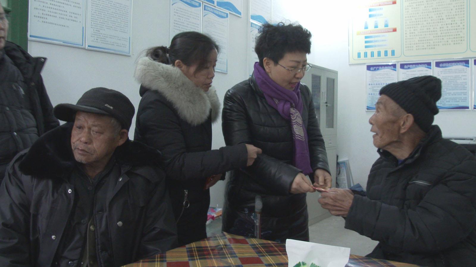 何智英扛牢安全生产责任确保群众平安祥和过年