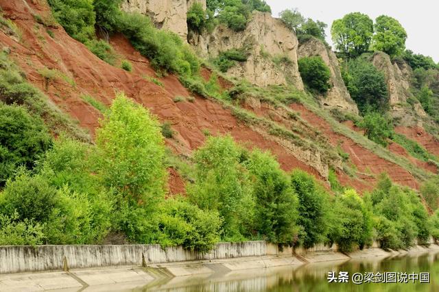 走進甘肅省臨洮縣玉井千姿崗,拍攝難得一見丹霞奇怪生態美景