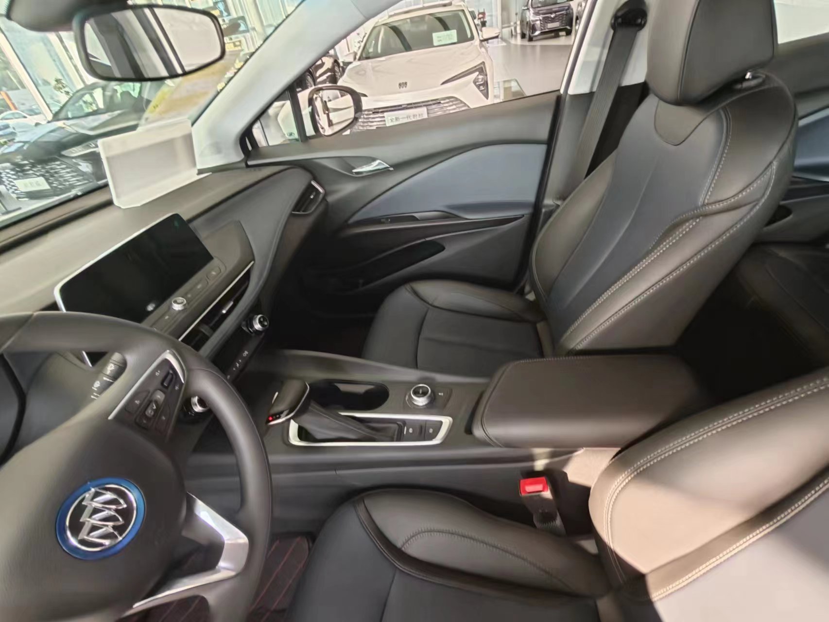 别克微蓝6这款车型在外观,内饰和动力方面都给我留下了深刻的印象.