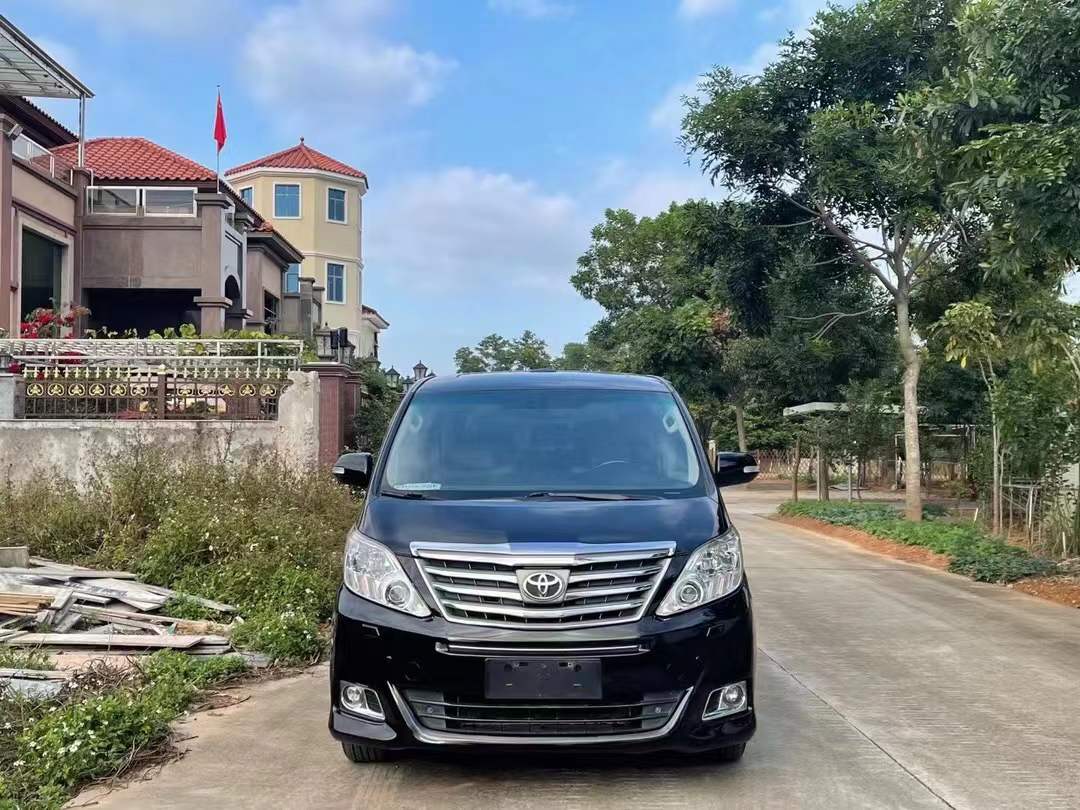 15年丰田埃尔法仅售16万,外观沉稳低调,mpv商务车型中的天花板