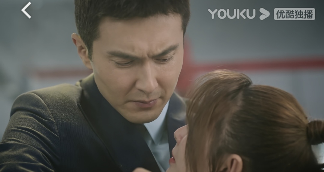 《误入浮华》:他图她身子,她图他权力,熟男熟女,互相试探较量