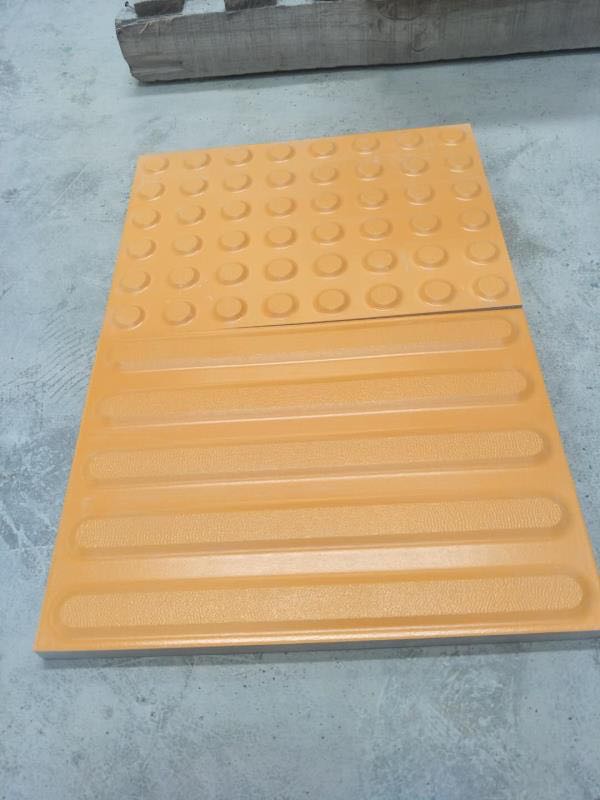 全瓷盲道砖-地面砖-一个站台跨越两个城市,全面亮相l