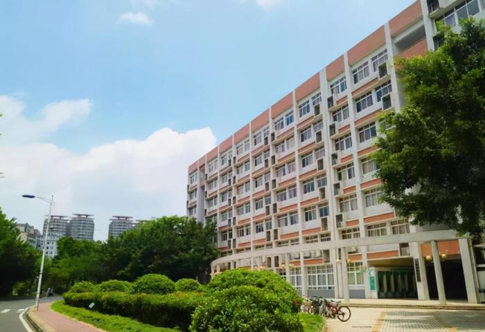 广东清远大学图片