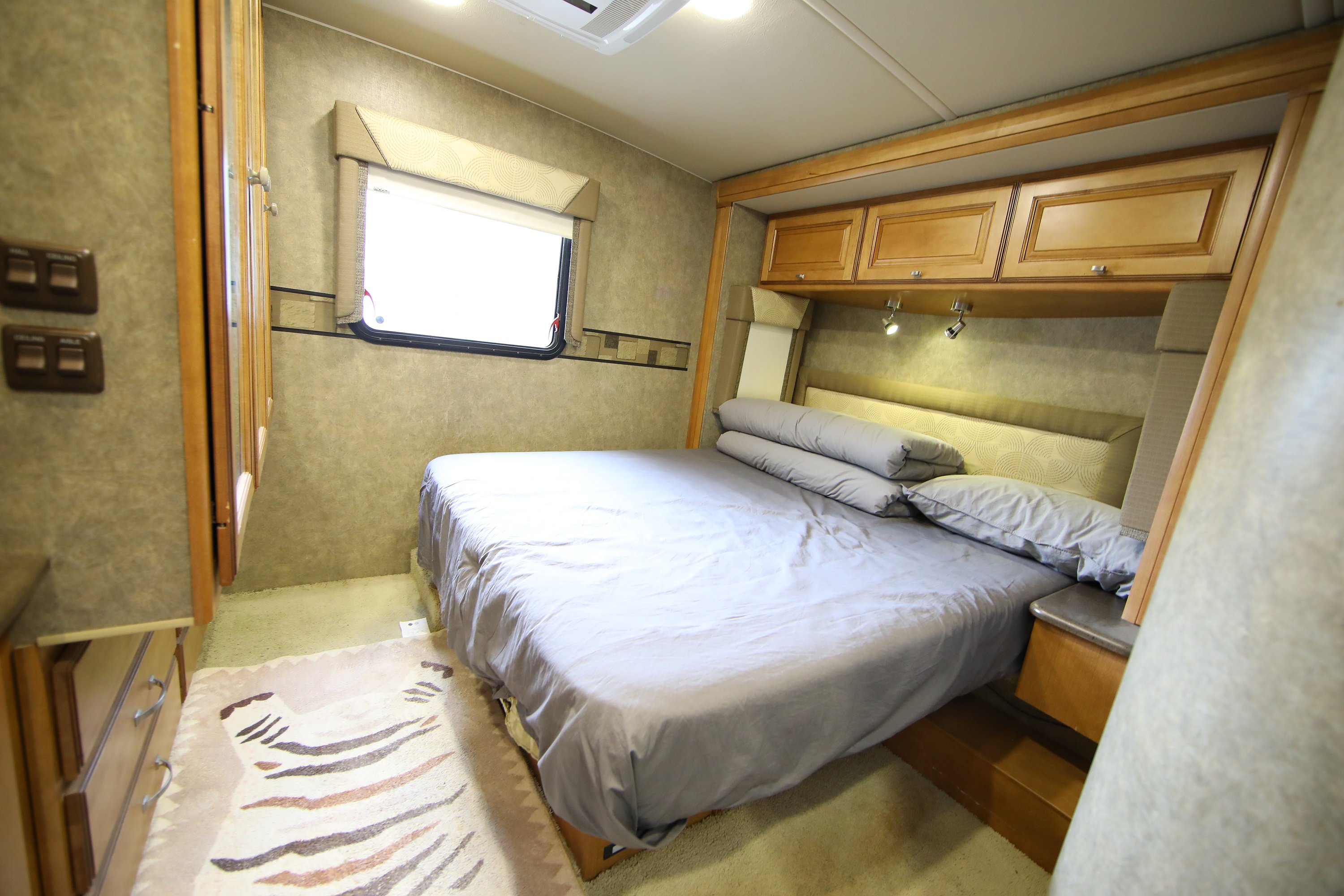 最多能承载10人的福特e450房车你见过吗?