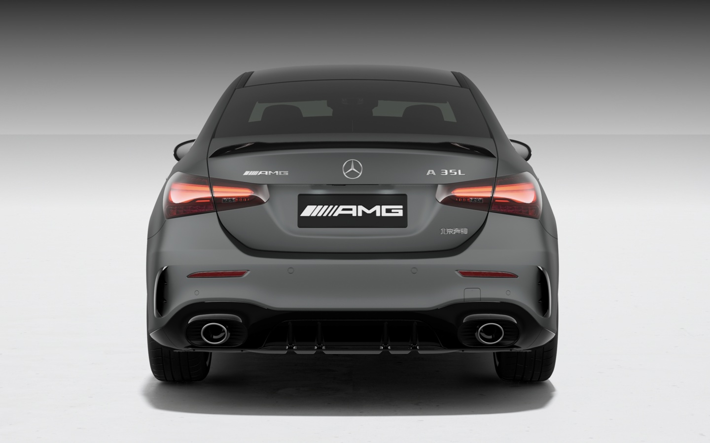 新款梅赛德斯-amg a 35 l上市:新增手机无线充电,售41.13万元