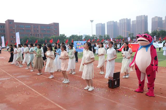 筑梦拼搏赛场,共享美好生活——渭南市杜桥中学第52届田径运动会开幕