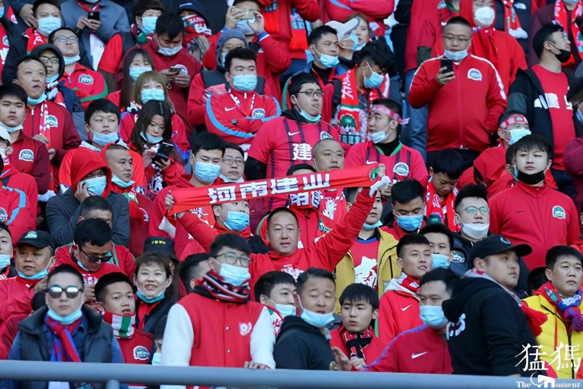 超300名河南建业球迷远征大连,助威保级大战