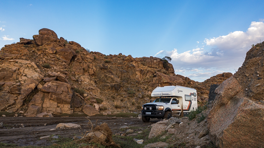 旅美灵域5500s四驱越野房车高端越野旅行缔造者!
