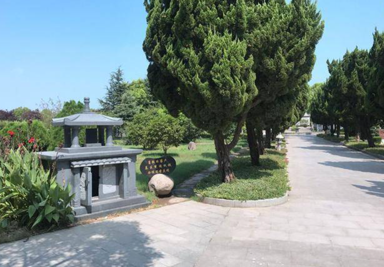 长青烈士陵园:离市区近,风水宝地的英雄安息处