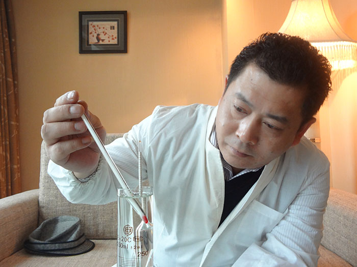 华味张富杰——以坚持,恪守美酒金色品质