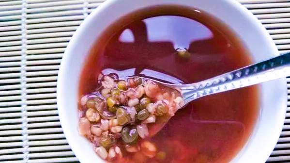 你做的绿豆汤难道还是红色吗?教你怎么煮,保持鲜绿,口感更好