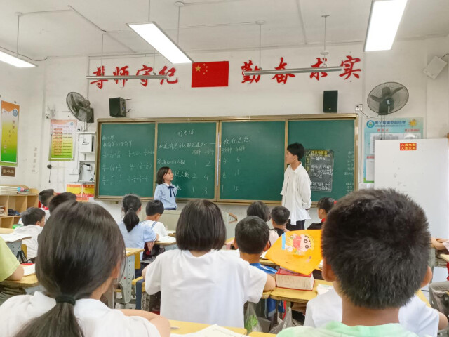 沉浸式跟班,漵浦兩丫坪鎮中心小學促教學成長