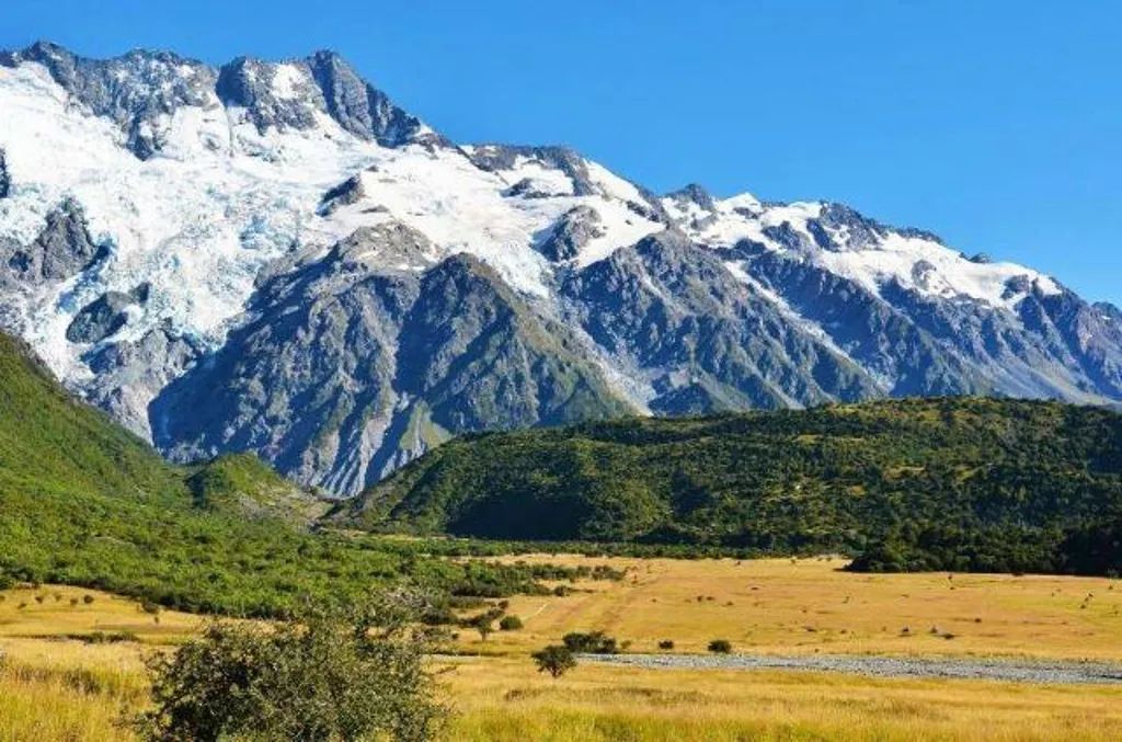 库克雪山下,冰河融化