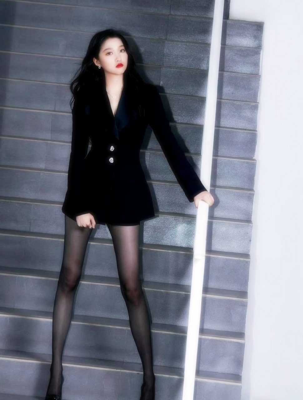 关晓彤的黑丝大长腿好性感