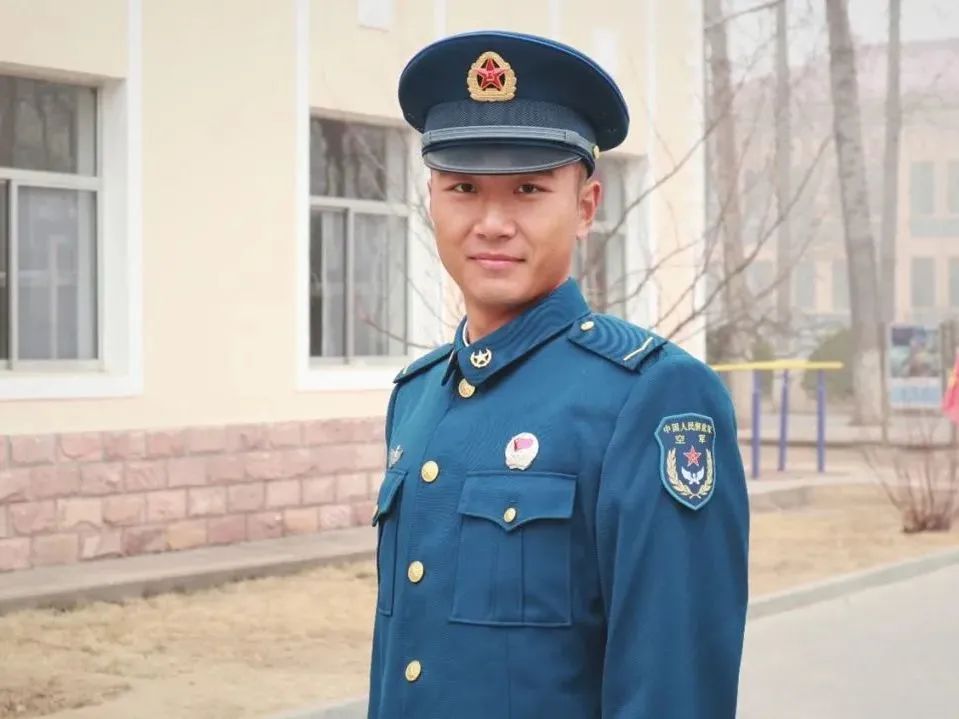 军营里的天大好男儿!