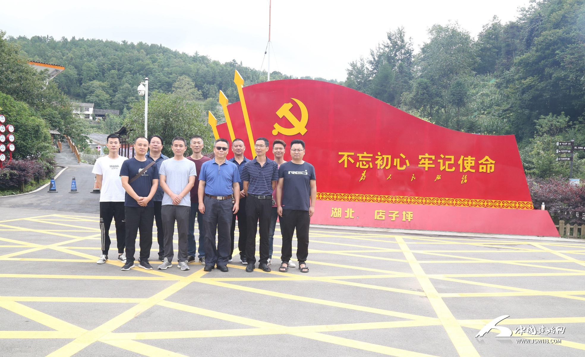 县人民医院退役军人到"湖北店子坪红色教育基地"参观学习