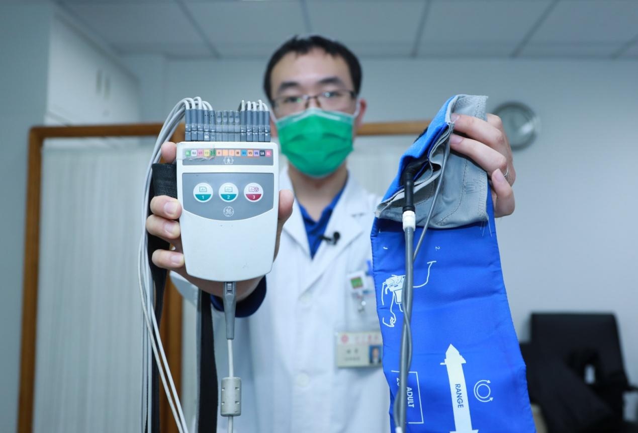 某互联网公司一名47岁男性在健身房外猝死
