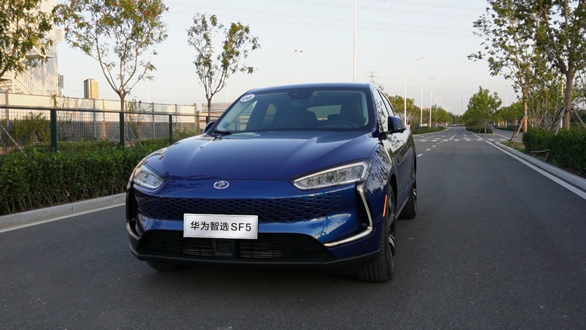 感受了一下新能源车型的畅爽驾驶体验以及盛传已久的huawei hicar