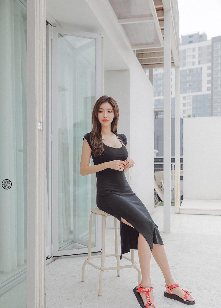 内衣外穿连衣裙,别致娇艳!