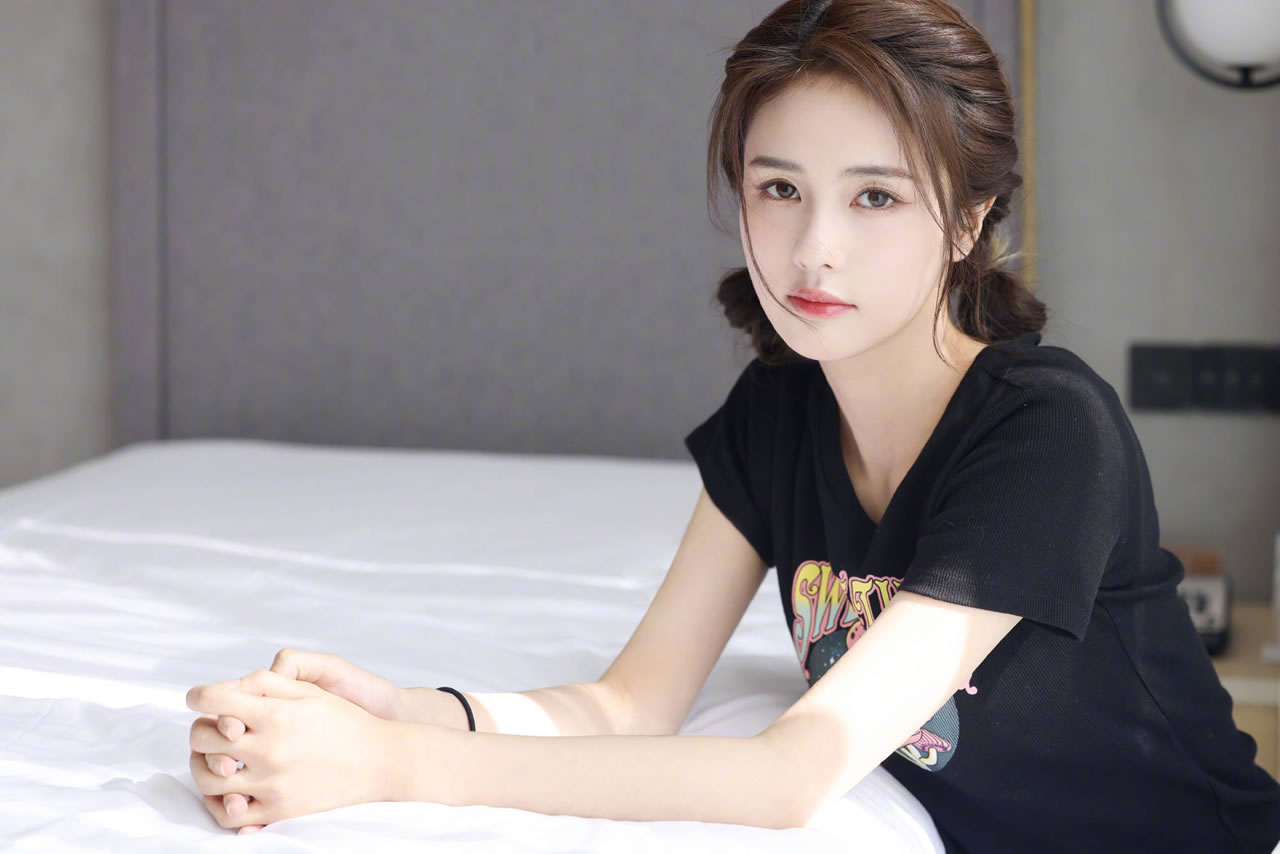 白鹿从模特到演员的多面女神