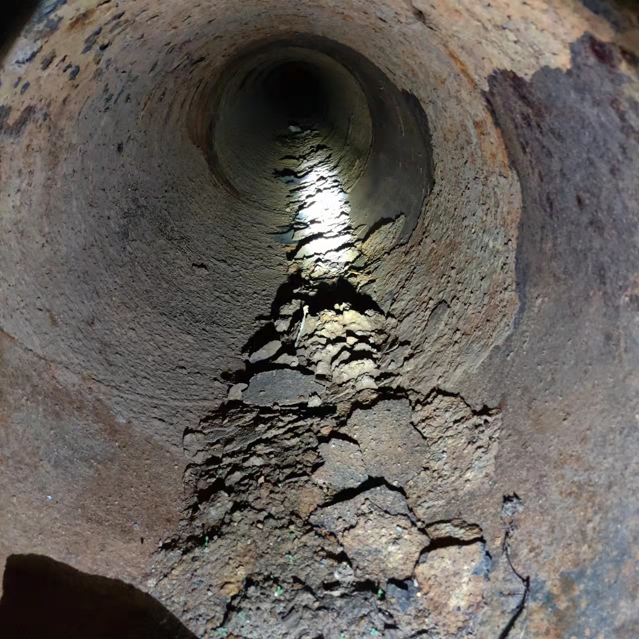 输油管道清洗技术,石油管道清管冲洗清理内壁附着物,油垢!
