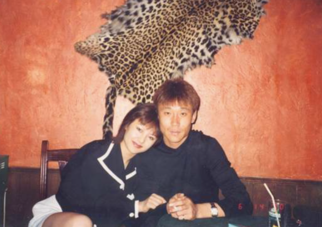 "足坛名将"高峰:让那英未婚生子,离婚17年后他的现状如何