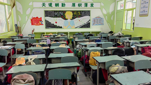 南充市延安路小学"防震减灾" 应急疏散演练