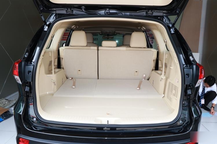 汉兰达后排放倒可以睡几个人