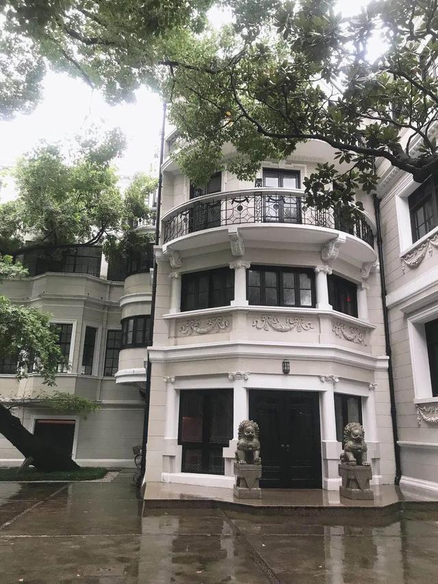 寺商圈的静安嘉里中心—安义路街区,是国家级旅游休闲街区,也是上海