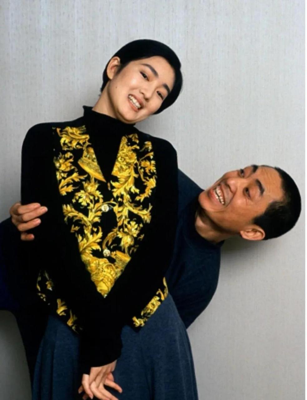 巩俐和张艺谋的一组老照片 年轻的时候漂亮,还是现在 漂亮,你们说了算