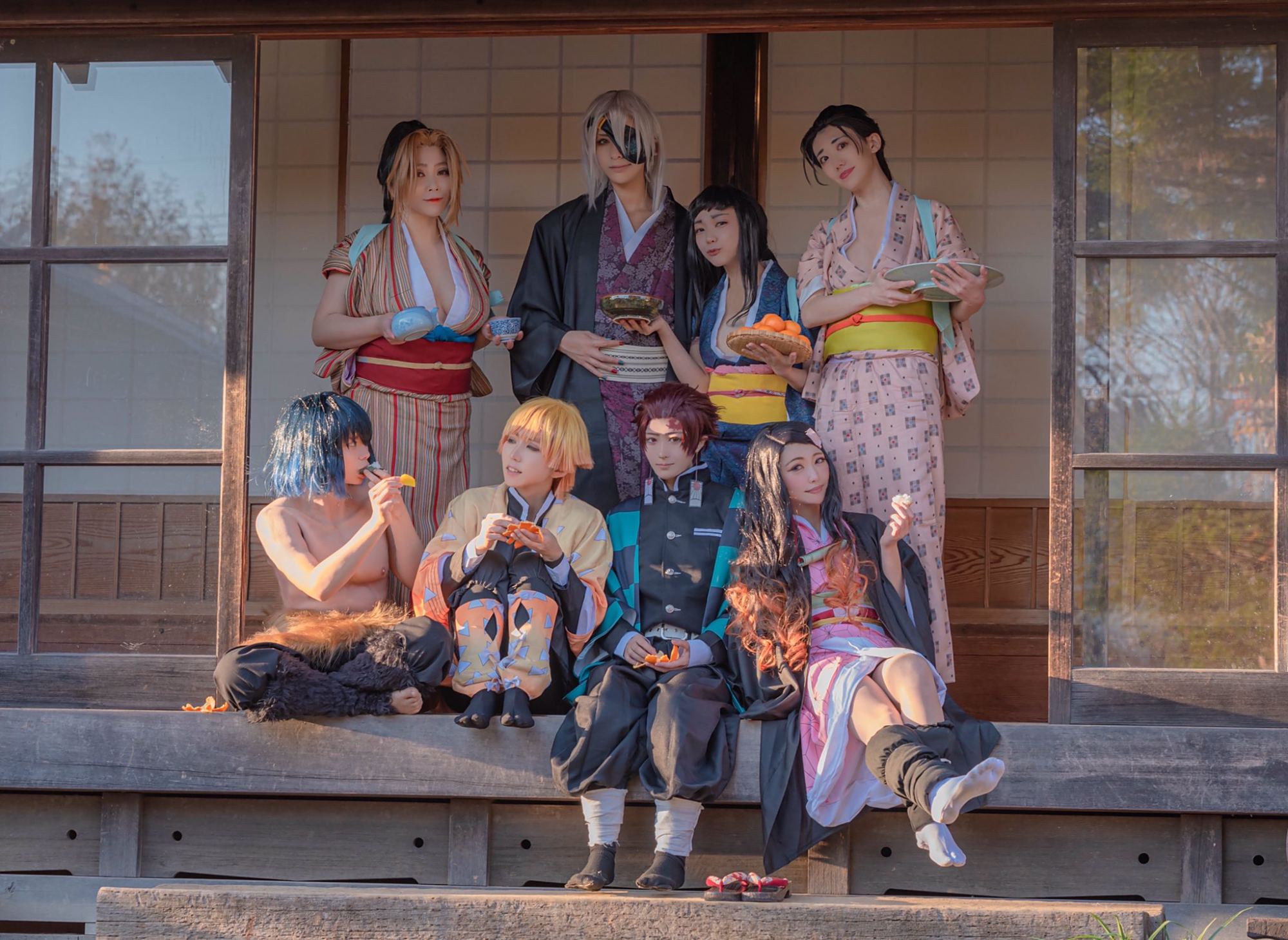 与众不同的《鬼灭之刃》cosplay,复古风太逼真,也有人觉得恐怖