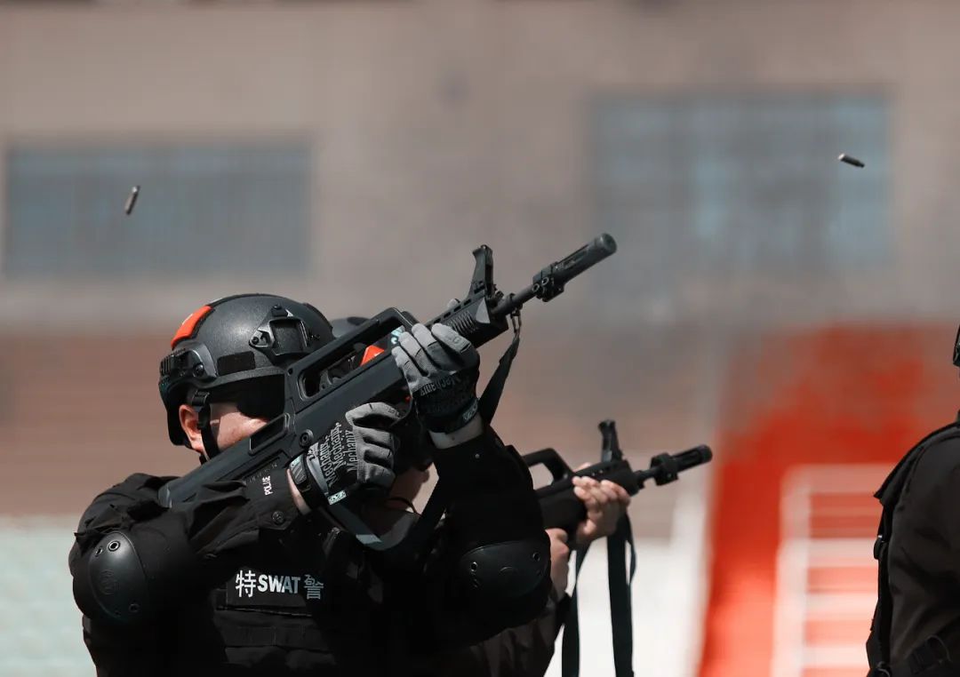 高燃影像| 特警夏训 帅气满屏 给你超强安全感