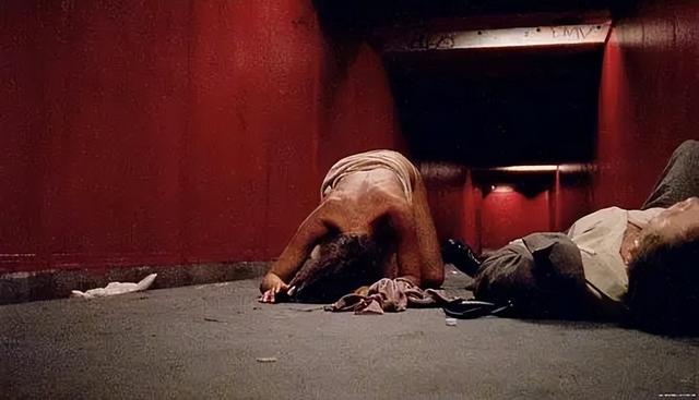 肆无忌惮地施虐成宣泄愤怒的唯一渠道,电影《不可撤销》争议十足