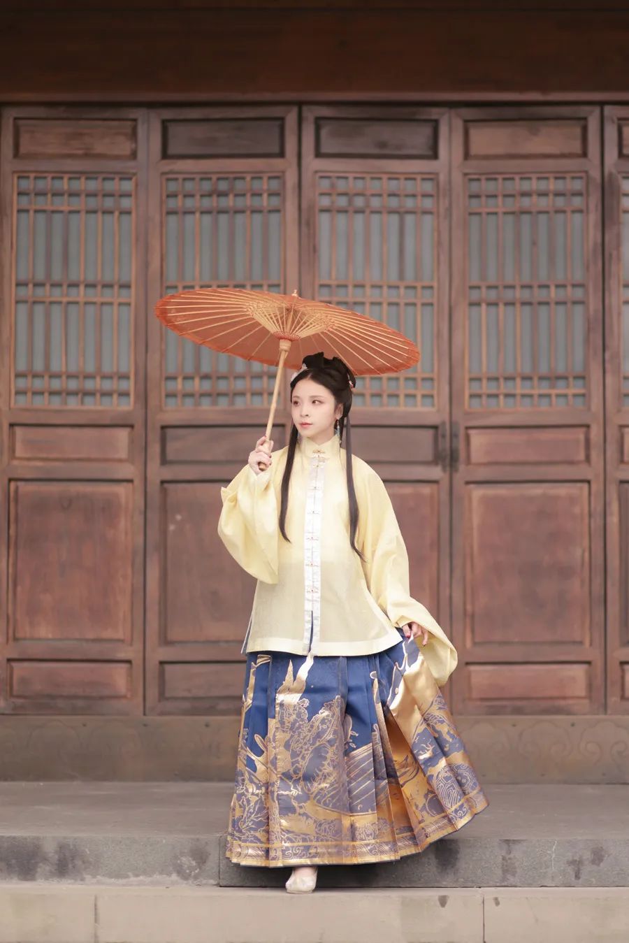 明制国风汉服,重现"寸锦寸金"南京云锦,绚丽华美