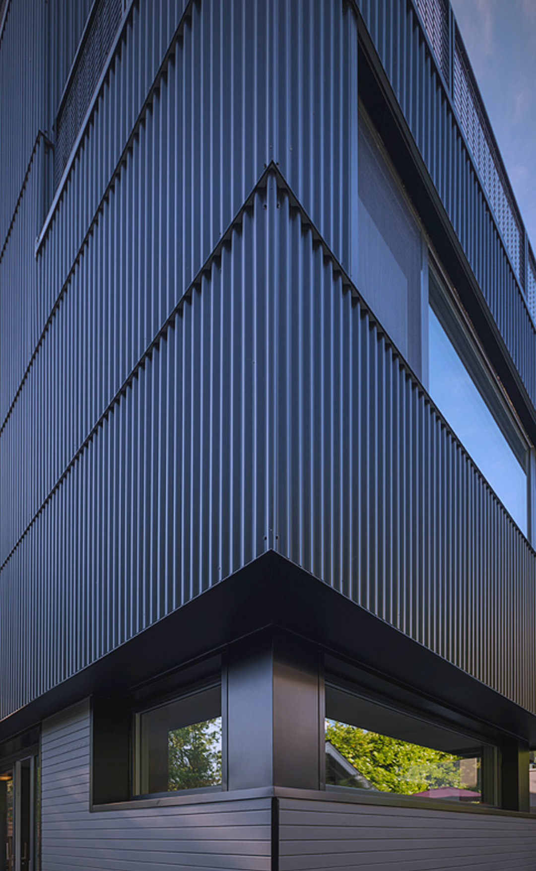 探索铝镁锰金属屋面板:了解其背后的故事与广泛应用