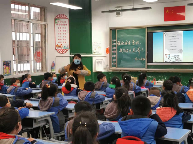 沅江凌云塔学校:开展多种形式的安全教育活动