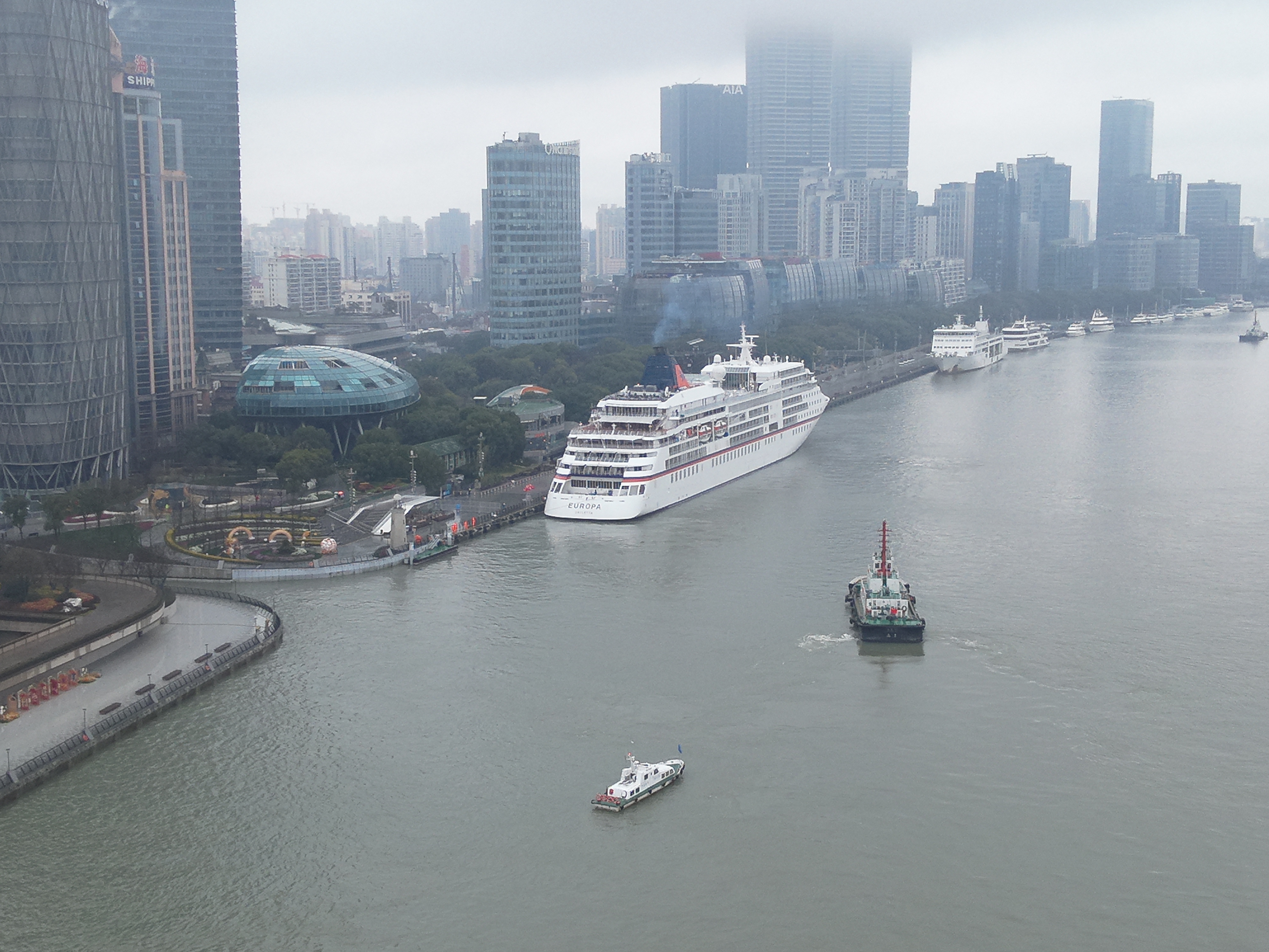 北外滩龙年首艘邮轮"欧罗巴"号靠泊,黄浦海事局精心护航