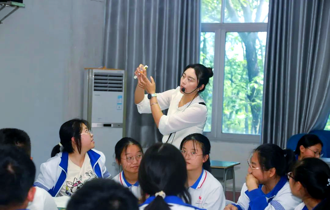 阆中中学:传统与创新并行的教育之路