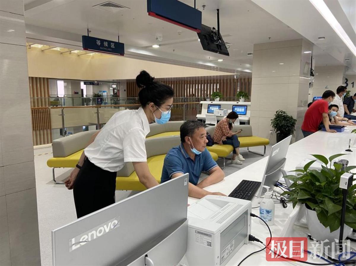 企業股權變更出現問題，江夏行政審批局派專人協調解決