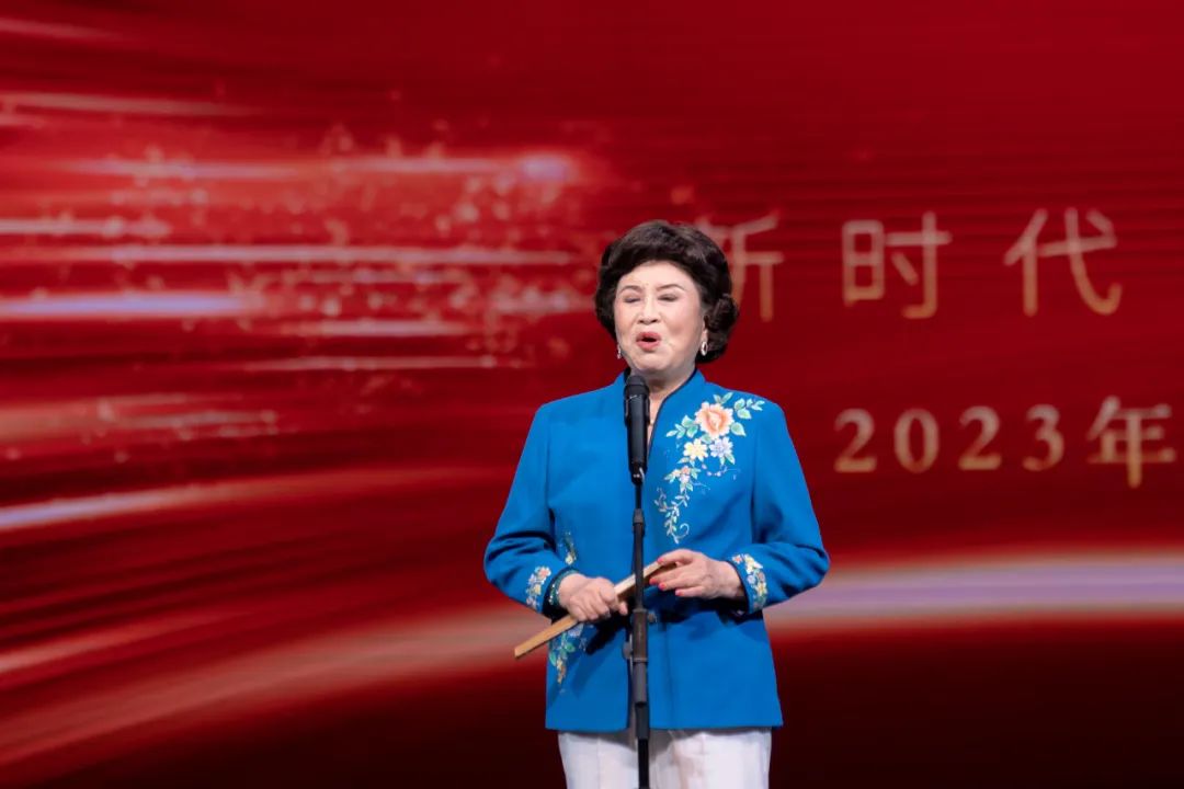 刘君侠演唱《共和国之恋》《今夜无眠》.