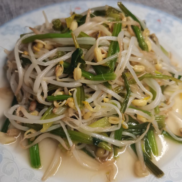 菠菜炒豆芽,家常快手小炒