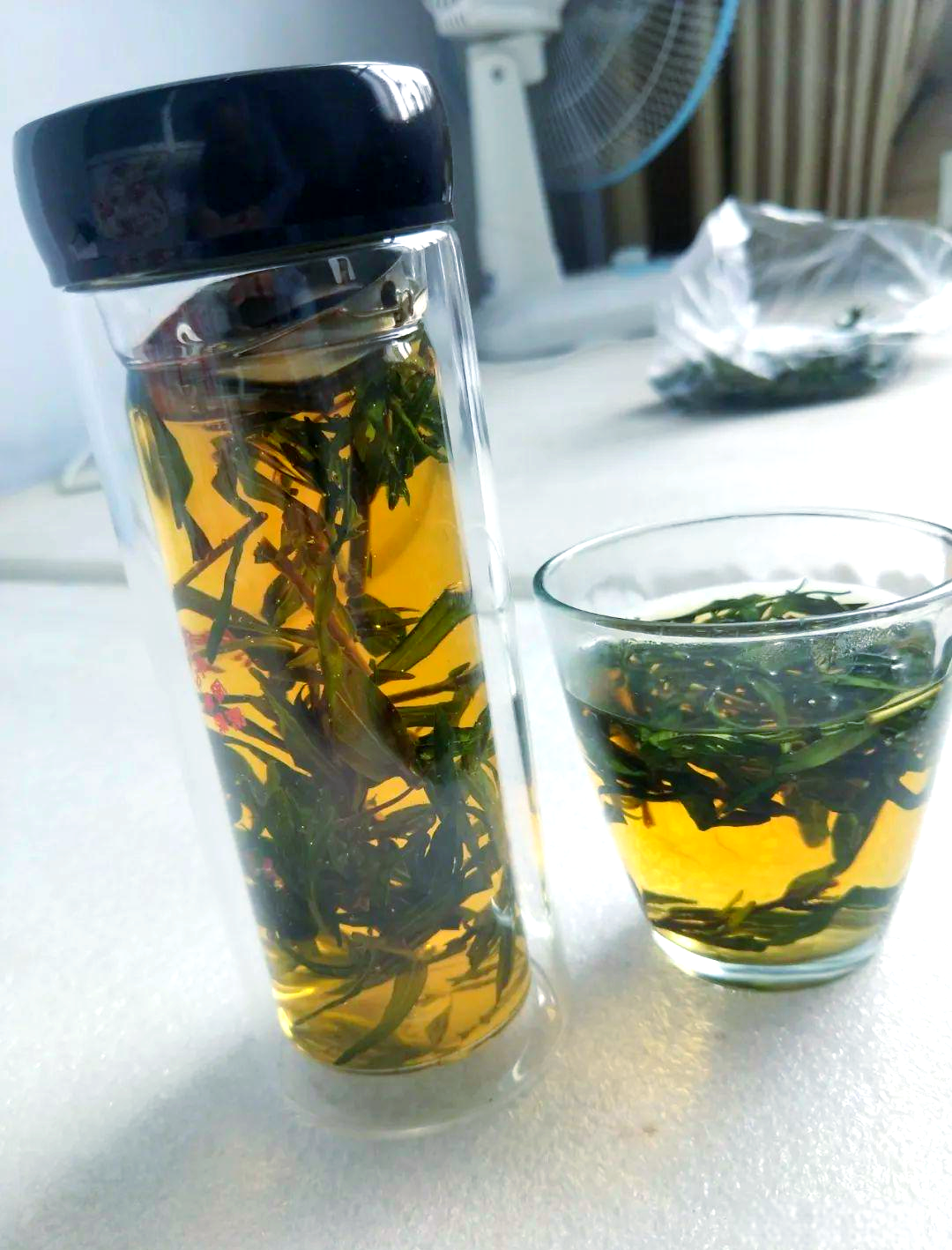 黄金茶:黄芩的别称与多样化食用体验