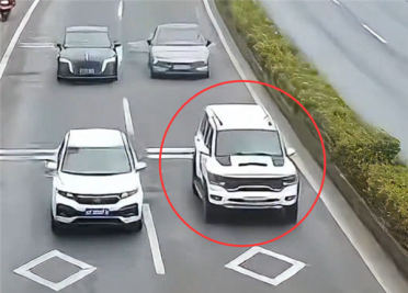 2.68万买的巨型老头乐皮卡开上路：暂扣车辆、处罚驾驶人