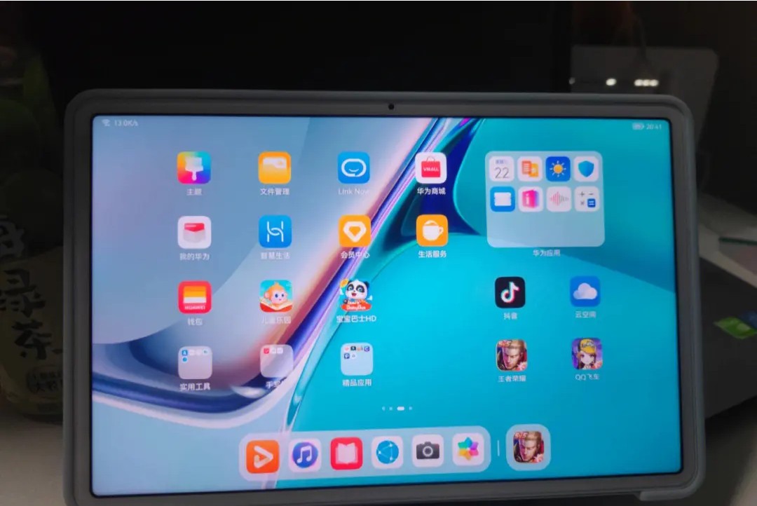 荣耀至尊m6,在同价位平板中都有哪些优势