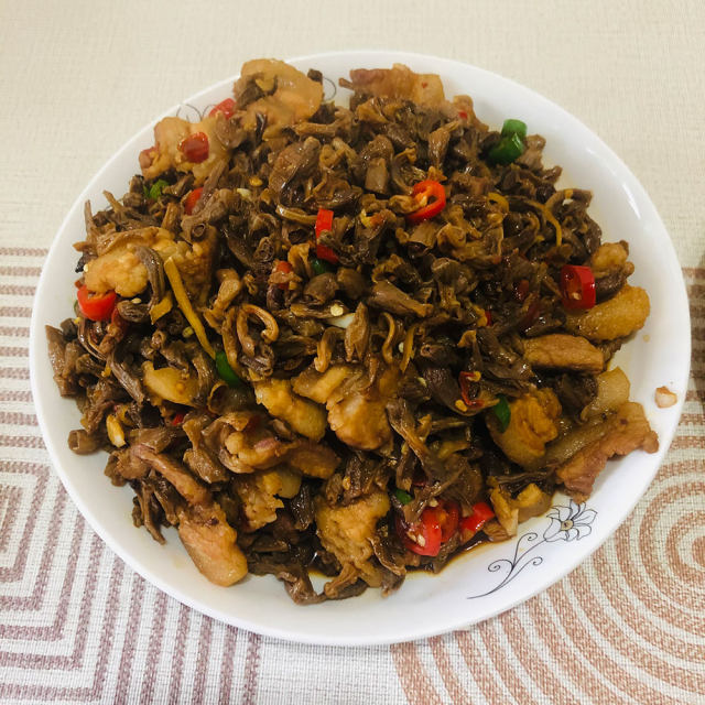 幹豆角炒五花肉,美味下飯菜,全家都愛吃