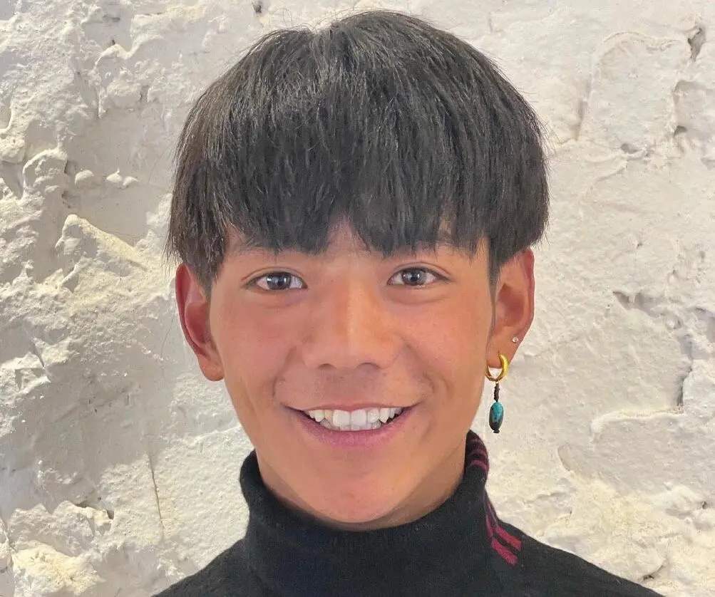 丁真人生第一次看电影上热搜:康巴少年的成名之路