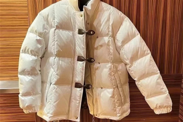 羽绒服到底能不能放进洗衣机：正确的清洗方法在这