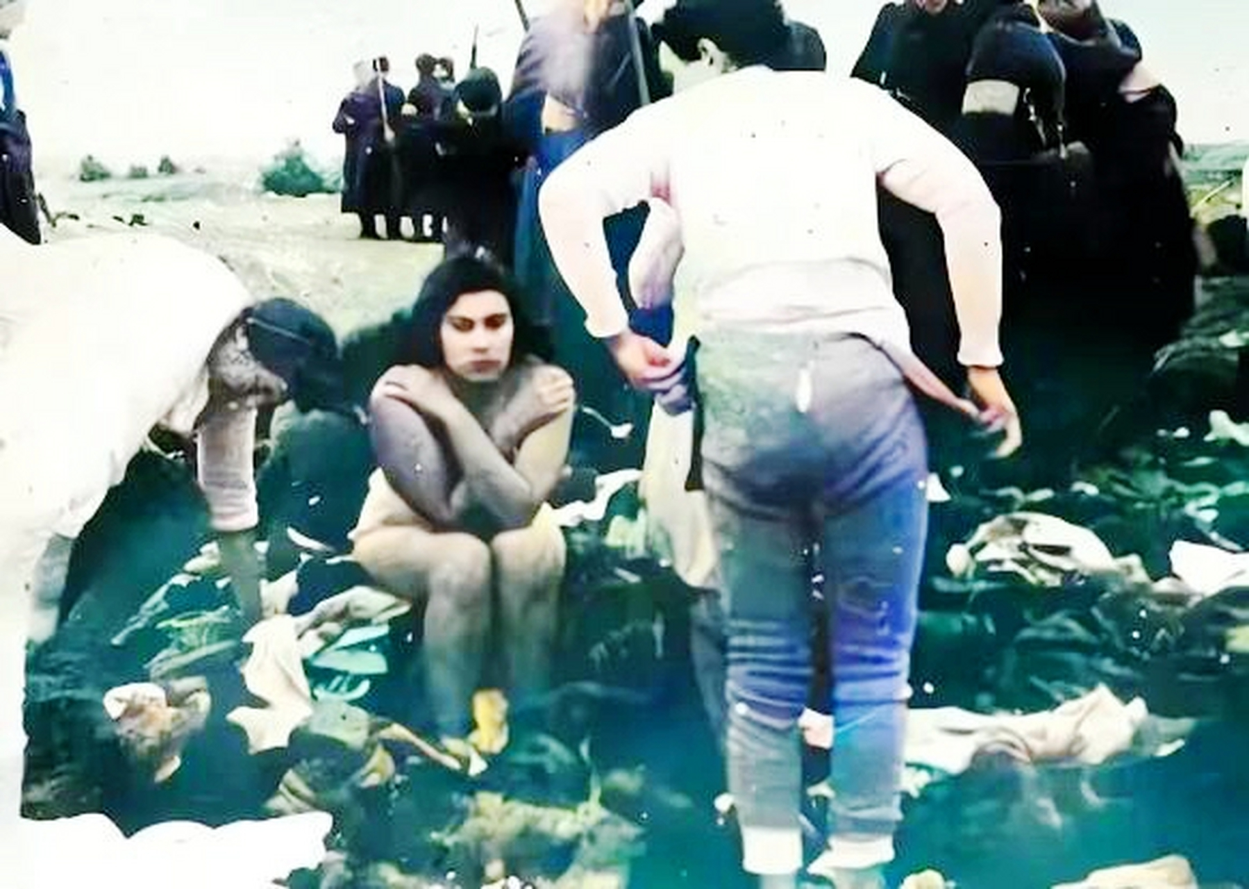 1943年在华沙,纳粹将50万犹太人带到隔都,每天约有5000人进入集中营!