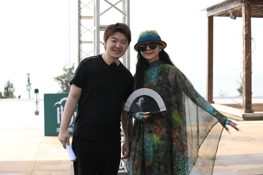 新青年·上封面|《王牌对王牌》《青春环游记2》导演吴彤:把艺人变成